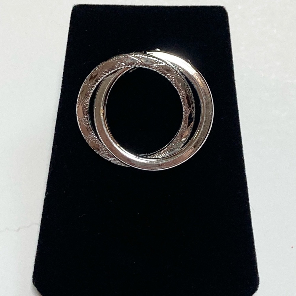 Vintage Interlocking Circle Silver Tone Brooch Pin
